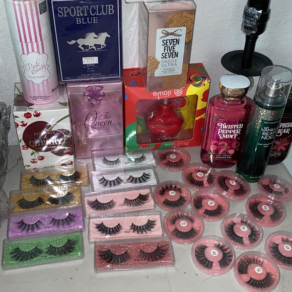 Clothes - Picture 3 of 16